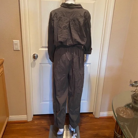 Olive cotton utility button down jumpsuit. - Picture 3 of 6